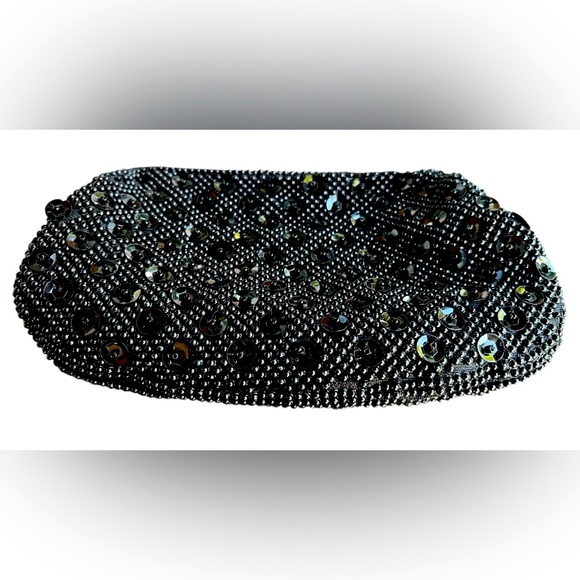 Elegant Black Vintage Clutch with Beaded Design - Picture 3 of 8